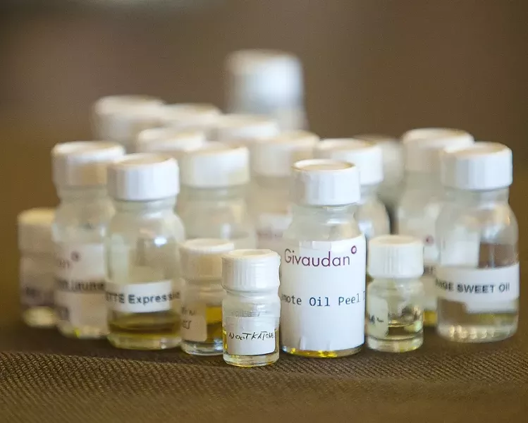 THE NOSE KNOWS? : Small jars contain essential oils and other liquids to be identified by smellers—a surprisingly difficult endeavor when the labels aren’t visible. - PHOTO BY STEVE E. MILLER