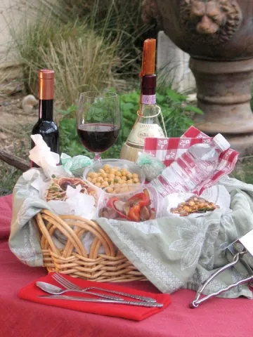 A-TISKET, A-TASKET: Cinema E Vino Paradiso treats guests to a movie and goodies, like this pasta al cartoccio and sausage and peppers dish with Italian Chianti. - PHOTO BY GINA DEGIROLAMO