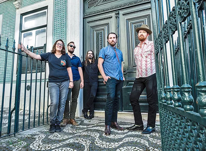 Omicron schmomicron: Live music marches on - Vimarsana News
