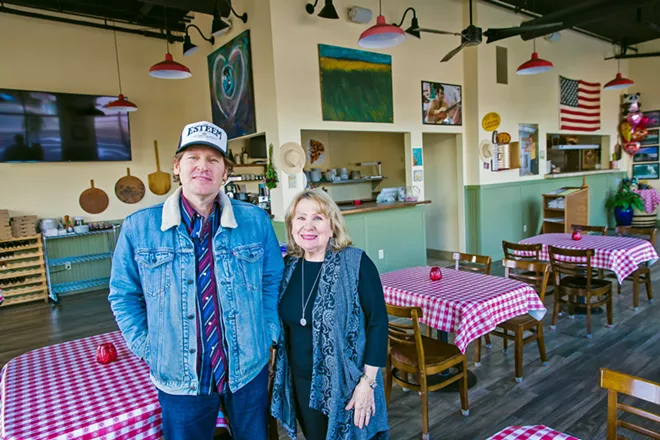 Del's Pizzeria continues to its beloved run after 50 years, three moves, and countless bread rolls - Vimarsana News