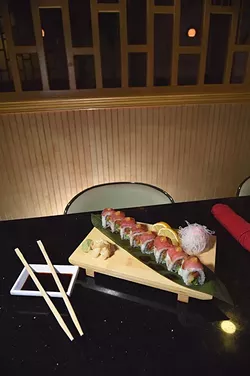 Sake-House-Tuna-Amazing-roll-vert_1329mh.jpg