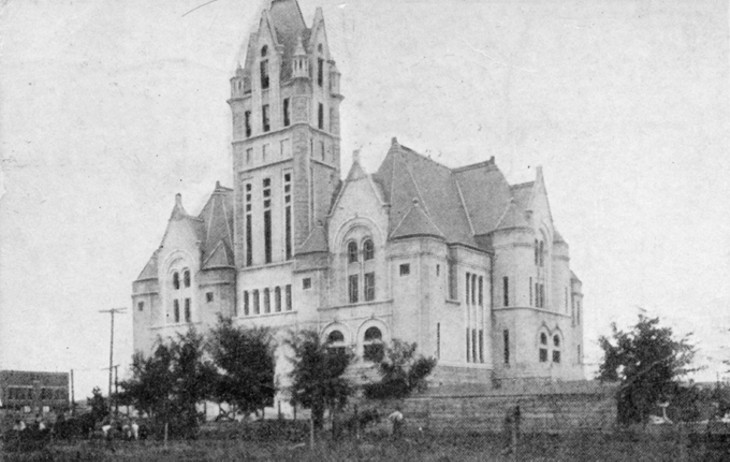 Old-County-Courthouse-and-Jail-in-1910.jpg