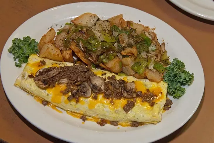 Cattlemens-Sausage-and-Mushroom-Omelet-Close-up-29mh.jpg