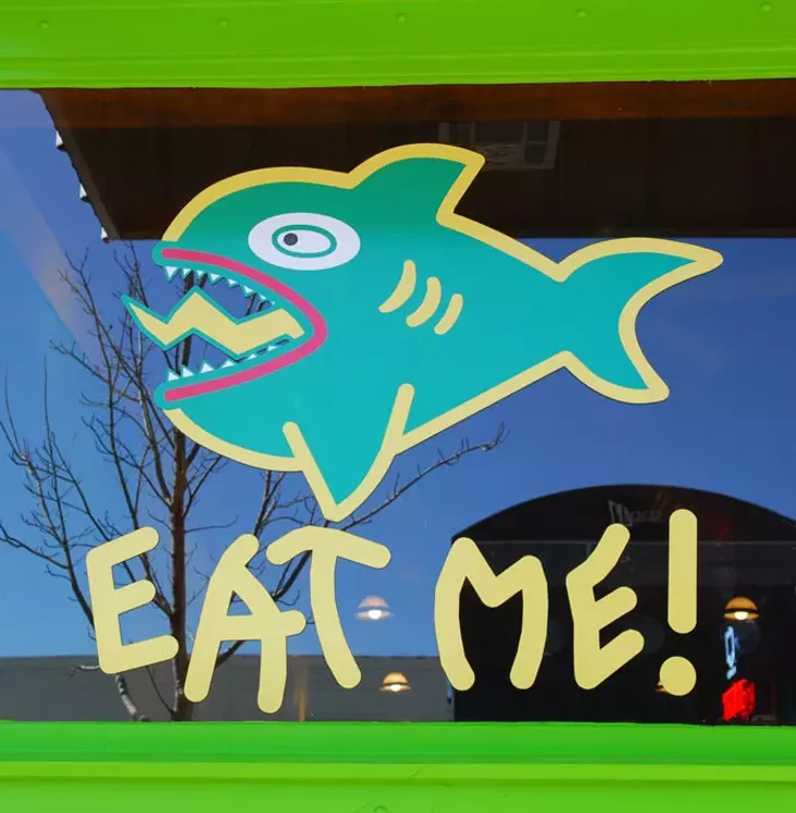 Fuzzys-window-on-Campus-Corner-118mh.jpg