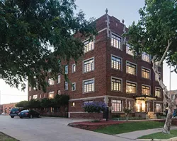 Mayfair Apartments - SAM DAY