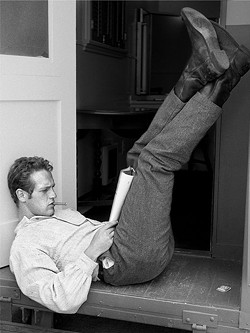 Paul-Newman-reading-The-New-Yorker-on-the-set-of-The-Left-Ha.jpg