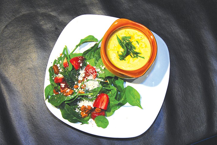strawberry_spinach_salad_and_chicken_corn_soup_50mh_1_.jpg