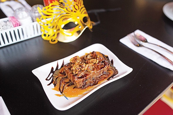 Bread pudding with caramel and chocolate sauce - ALEXA ACE