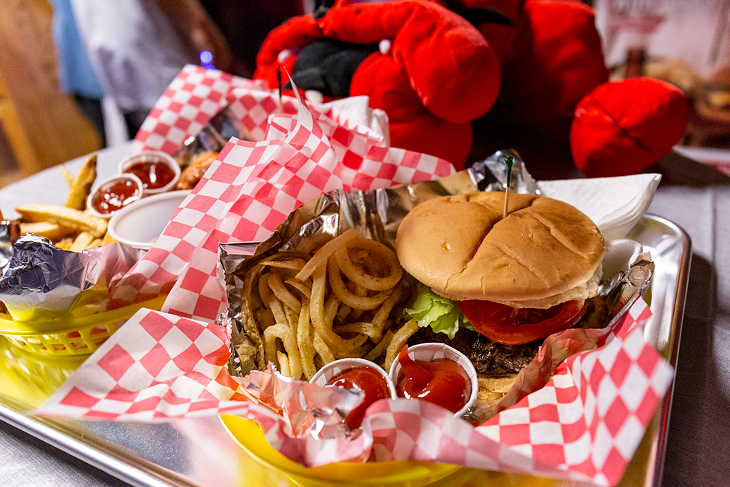 The hamburger basket at Red Dog Saloon - BERLIN GREEN