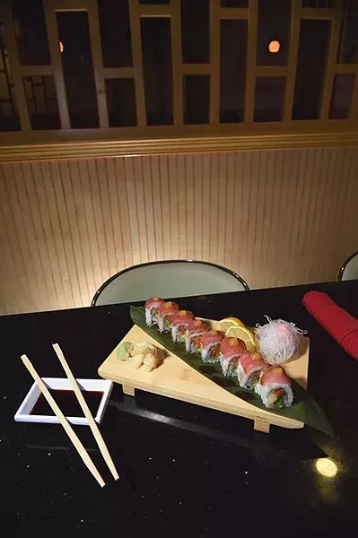 Sake-House-Tuna-Amazing-roll-vert_1329mh.jpg