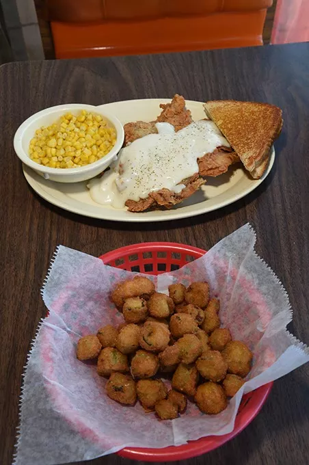 Chuck-House-Chicken-Fried-Steak_9945mh.jpg