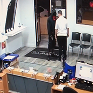 Man takes his sweet time robbing Orlando Metro PCS store