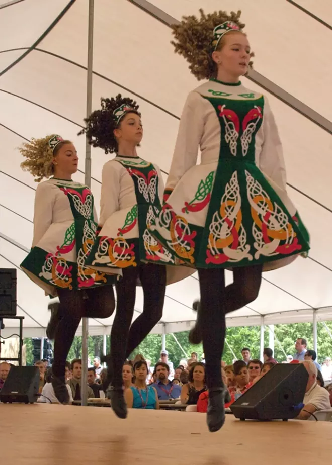 1000w_irish_dancing2_via_wikipedia.jpg