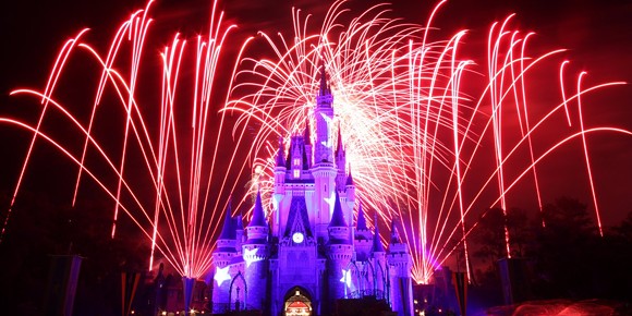disney-wants-to-use-drones-to-beam-down-images-during-its-light-shows.jpg