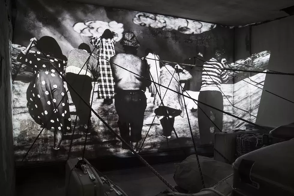"Ni aquí ni alla" - EDISON PEÑAFIEL