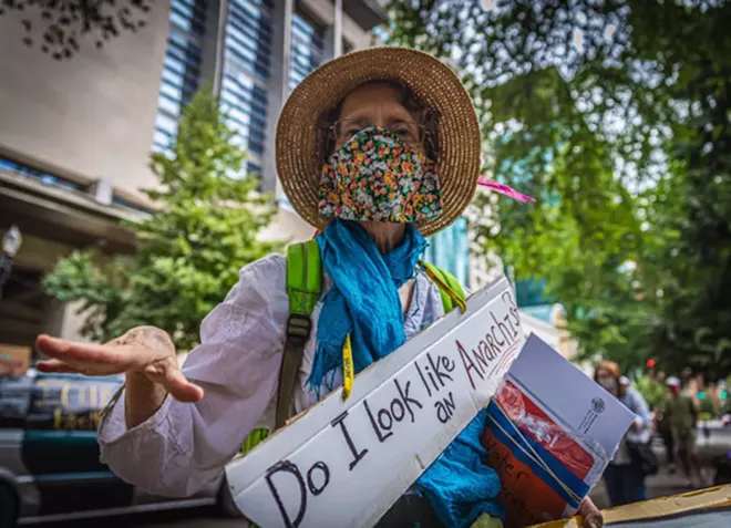 PHOTO BY DAVE DECKER