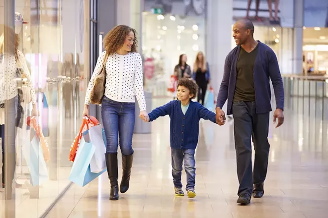 FAMILY SHOPPING PHOTO VIA ADOBE STOCK