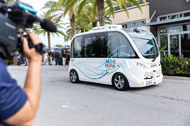 ノナ湖の自律走行車。  -TAVISTOCKを通したイメージ