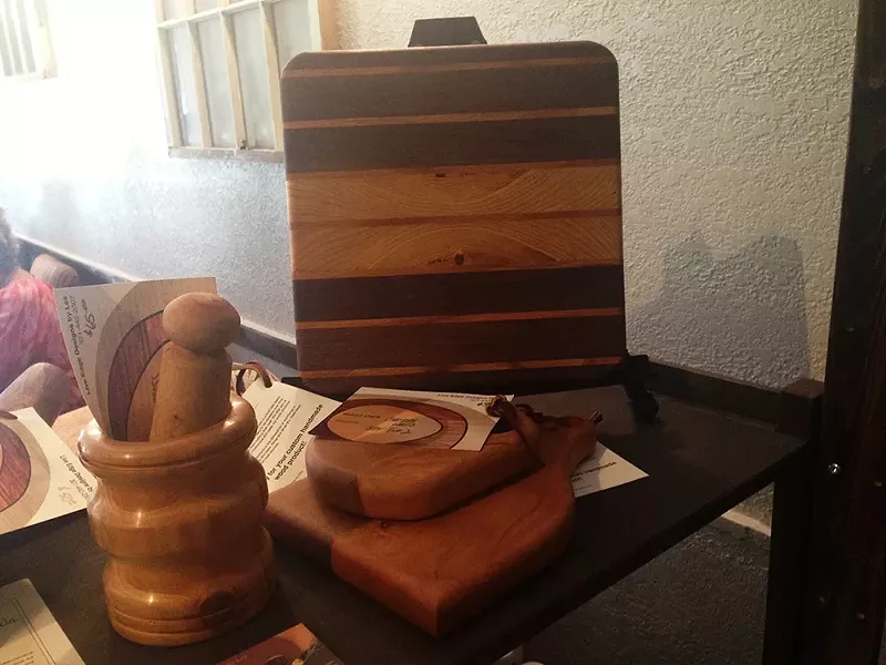 1000w_live_edge_designs_cutting_boards.jpg