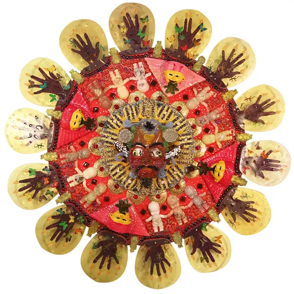 'Ohio Goza y Mas' (blown glass, resin castings, mixed media, 2013) - PHOTO COURTESY OF DE LA TORRE BROTHERS AND TRAVER GALLERY