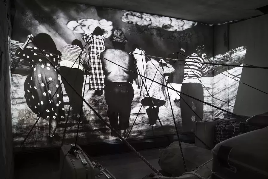 "Ni aquí ni alla" - EDISON PEÑAFIEL