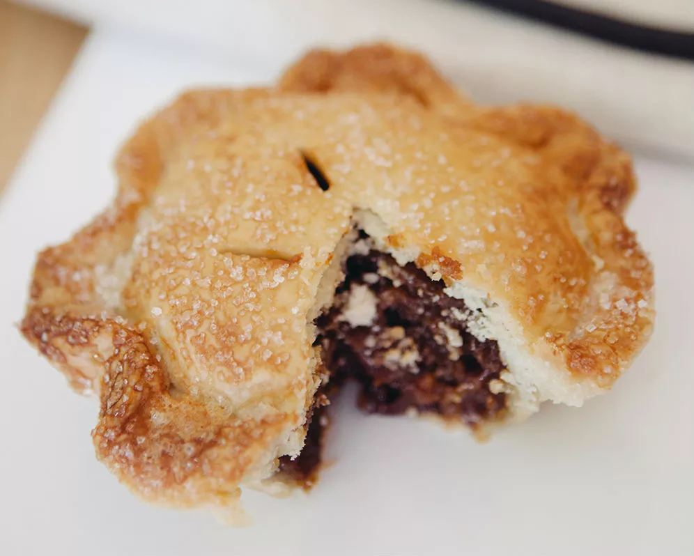 Salted Caramel Dark Chocolate Pecan Pie/Se7enbites - PHOTO BY HANNAH GLOGOWER