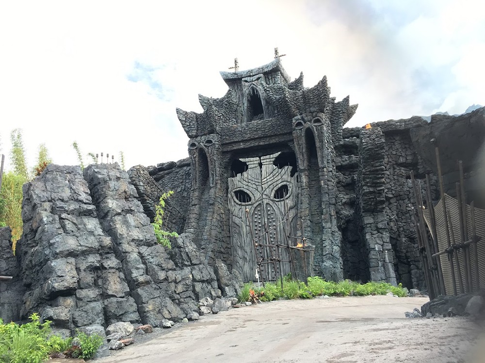 Skull Island: Reign of Kong and Frozen Ever After confound 