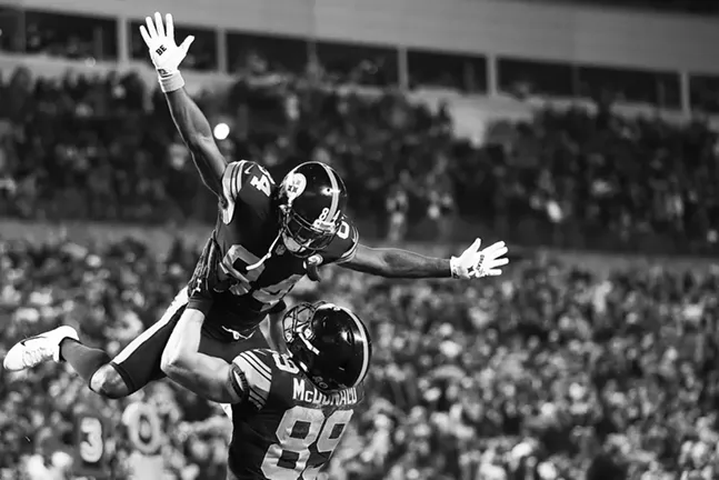 Pylon Pics: High-speed, high-flying Steelers