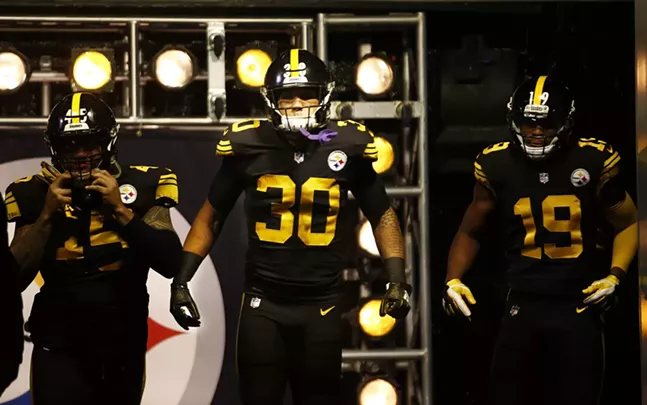 Pylon Pics: High-speed, high-flying Steelers