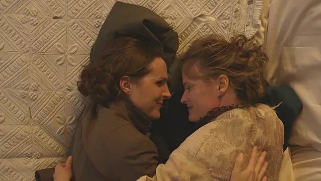 Emily Dickinson (Molly Shannon) and her longtime partner, Susan (Susan Ziegler) - GREENWICH ENTERTAINMENT