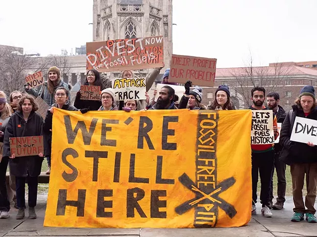 University of Pittsburgh alumni call for the university to divest from fossil fuel companies - PHOTO: MARK DIXON/BLUE LENS, LLC