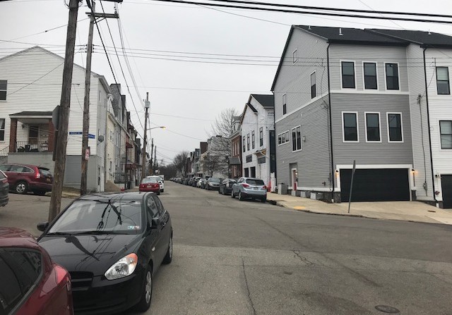 Pittsburgh mayor introduces bill to ease parking requirements for row houses