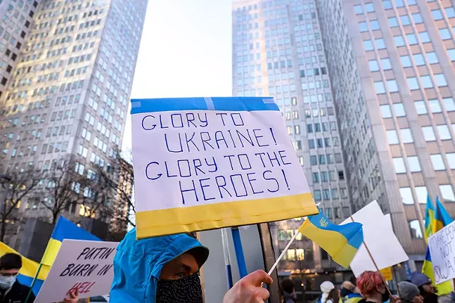 Hundreds rally in Downtown Pittsburgh to support Ukraine
