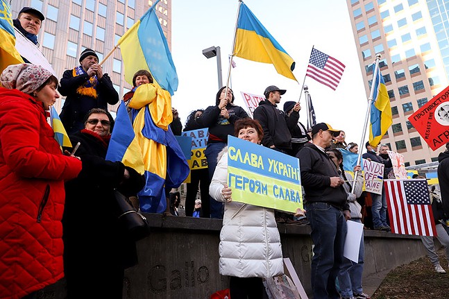 Hundreds rally in Downtown Pittsburgh to support Ukraine (3)