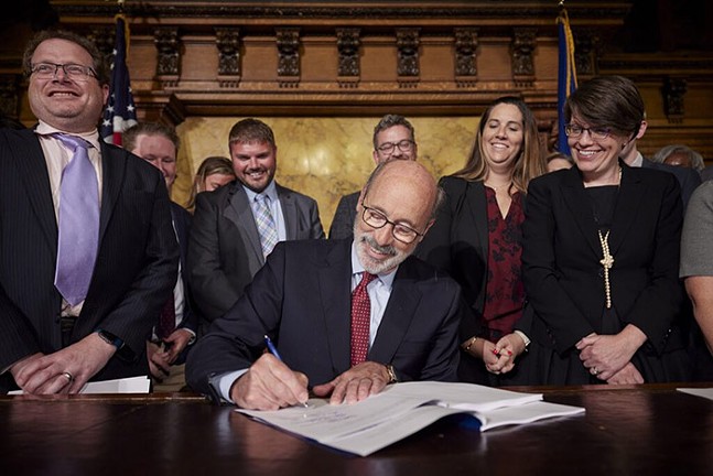 Gov. Tom Wolf signs Pennsylvania state budget