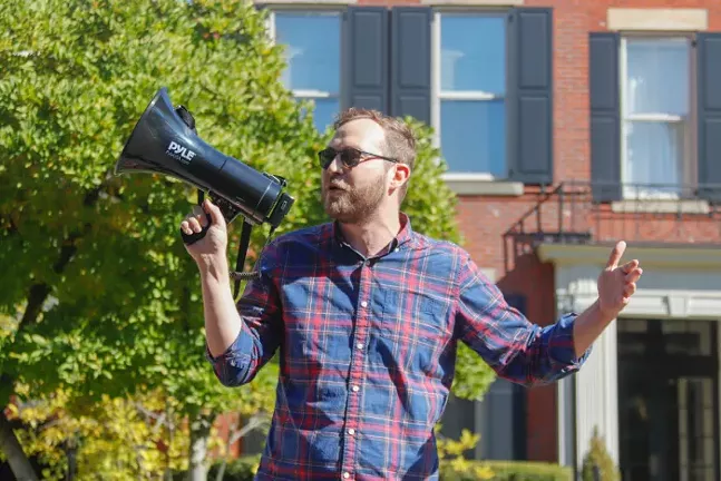 Strikers demonstrate outside Post-Gazette publisher's Shadyside home