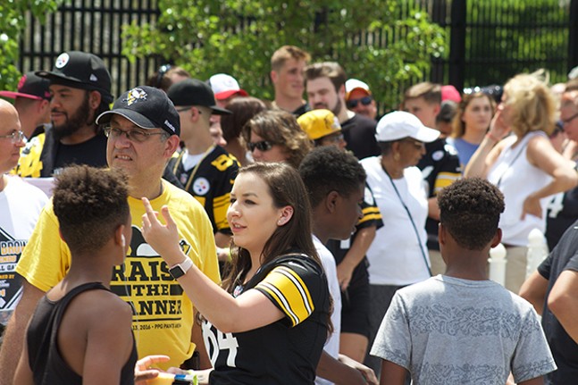 Celebrities turn out for Pittsburgh Steelers wide receiver Antonio Brown's charity softball game