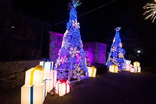 Holiday Magic! brings lights and festive flora to Oakland
