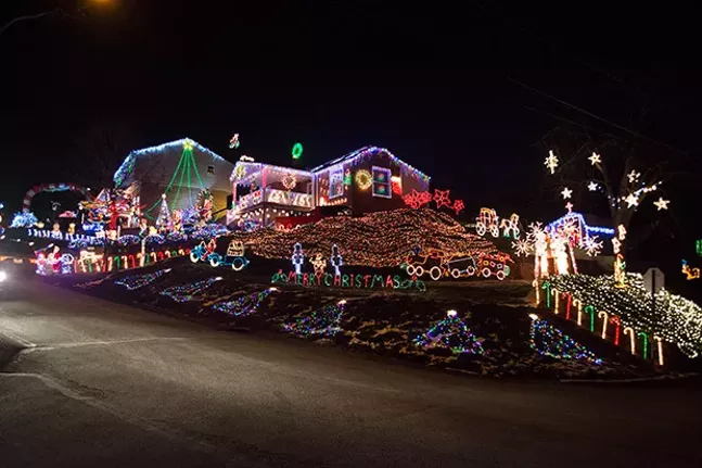 Sites from a Christmas Vacation themed Christmas display in Pittsburgh | Blogh