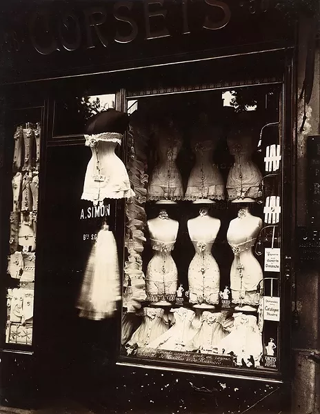 Boulevard de Strasbourg, Corsets, 1912. - EUGÈNE ATGET