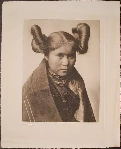 Chaíwa – Tewa, 1921 - EDWARD S. CURTIS (1868-1952) / COLLECTION OF THE DUBUQUE MUSEUM OF ART, DUBUQUE, IOWA