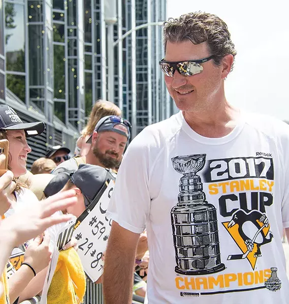 Mario Lemieux in the 2017 Stanley Cup victory parade - CP PHOTO BY JORDAN MILLER