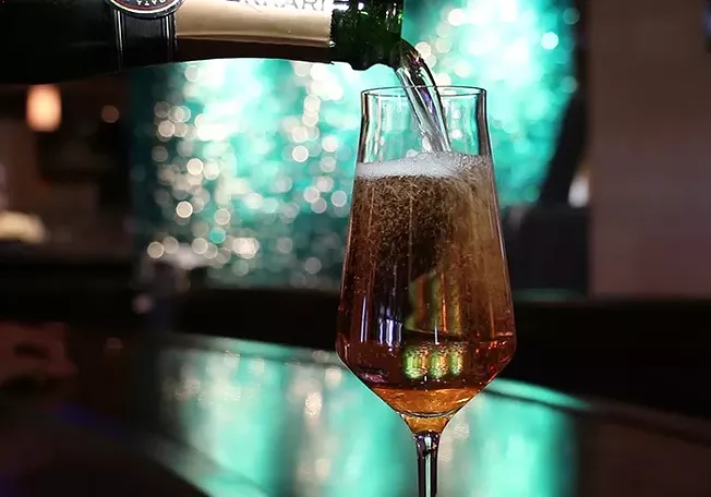 Celebrate New Year's Eve at Pittsburgh bars, restaurants, and more - Vimarsana News
