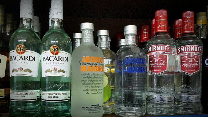 Good Afternoon, News: OLCC Booze Smugglers, Syria/Turkey Death Toll Rises, and Twitter Poops the Bed - Vimarsana News