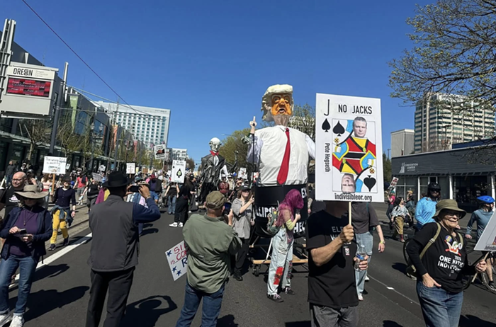 Good Morning, News: Tens of Thousands Attend "No Kings" Protest, Another Disappointed Right-Wing Influencer, and Trump Threatens to Bomb Iran's Drinking Water 