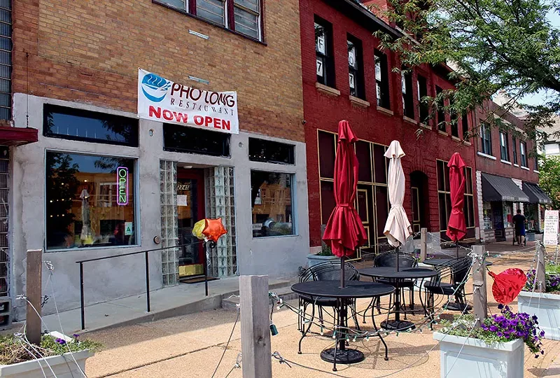 Pho Long also has outdoor seating along Grand. - LEXIE MILLER