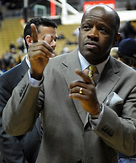 Mike Anderson gave the Ducks the finger. - IMAGE VIA