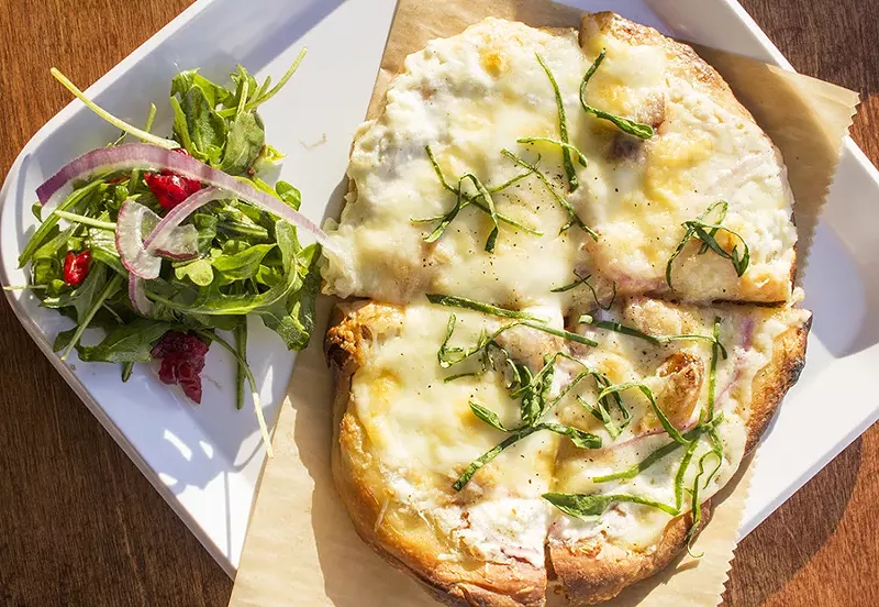 Pizza bianca. - MABEL SUEN