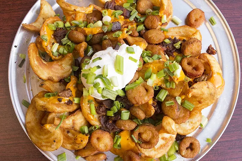 Loaded "Sidewinder Fries" come topped with beer-cheese sauce, bacon, fried jalapenos, green onions and sour cream. - PHOTO BY MABEL SUEN