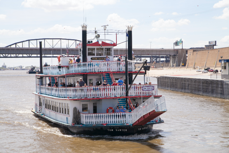 THE GATEWAY ARCH RIVERBOATS